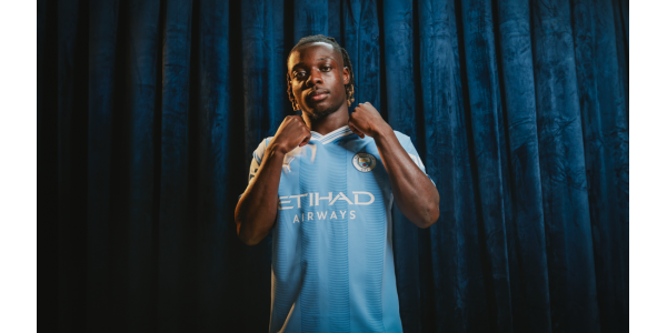 Manchester City contrata o extremo direito Jérémy Doku a tempo